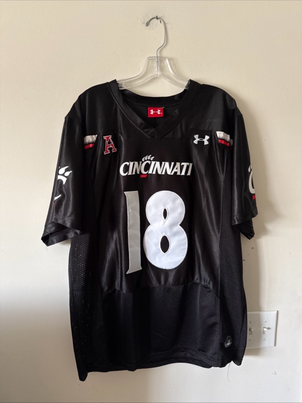Men's Under Armour Travis Kelce #18 Cincinnati Bearcats NCAA Jersey Sz L - RARE